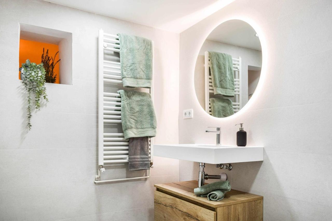 Casa Besalu Estudio En El Centro Del Pueblo Esterno foto