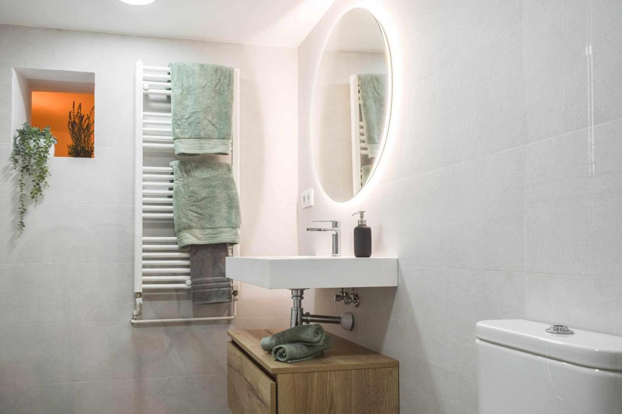 Casa Besalu Estudio En El Centro Del Pueblo Esterno foto