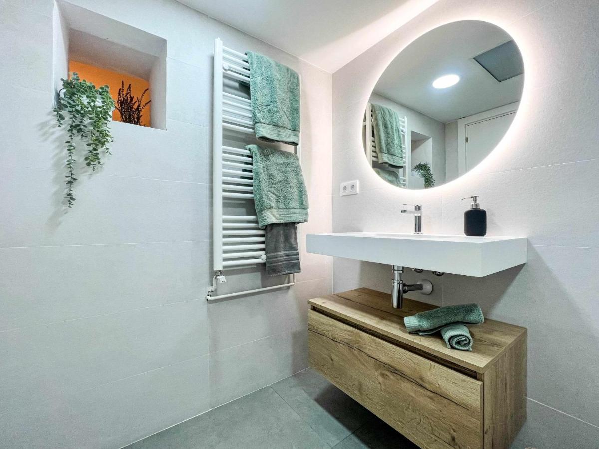 Casa Besalu Estudio En El Centro Del Pueblo Esterno foto