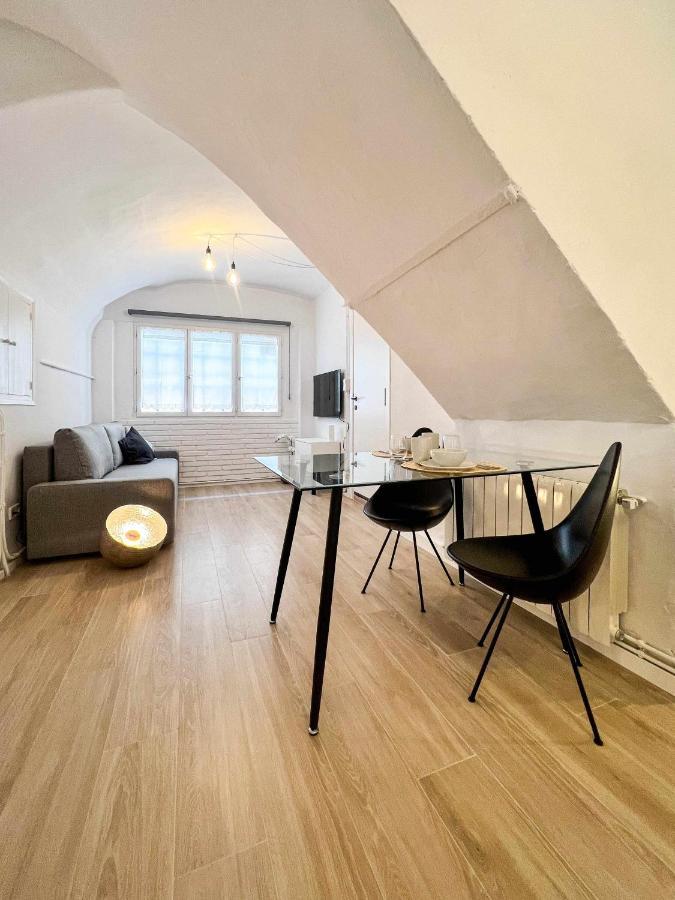 Casa Besalu Estudio En El Centro Del Pueblo Esterno foto