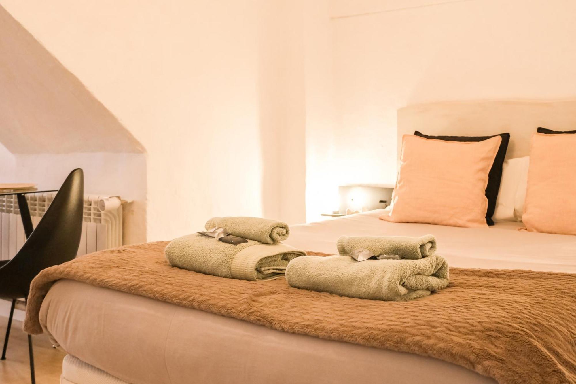 Casa Besalu Estudio En El Centro Del Pueblo Esterno foto